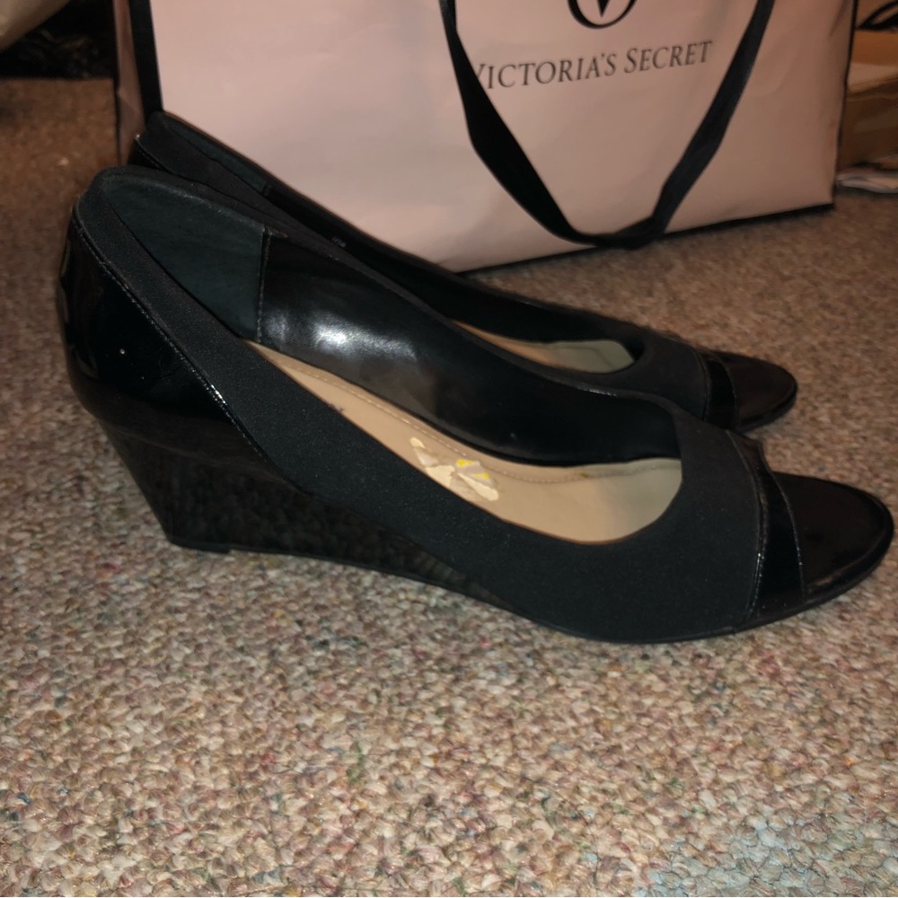 Ellen Tracy Black Wedges